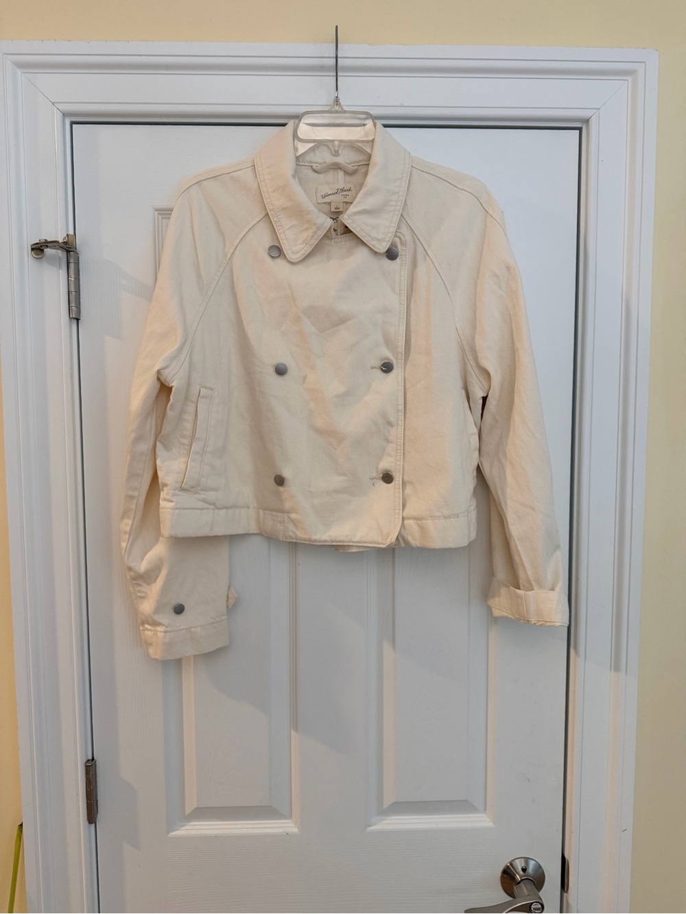 Ladies Size Large "Universal Thread" Cream Double-Breasted Cropped Trench Jacket